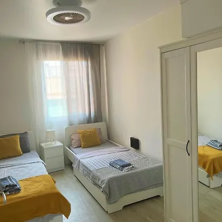 Cozy Modren On Malvarrosa *