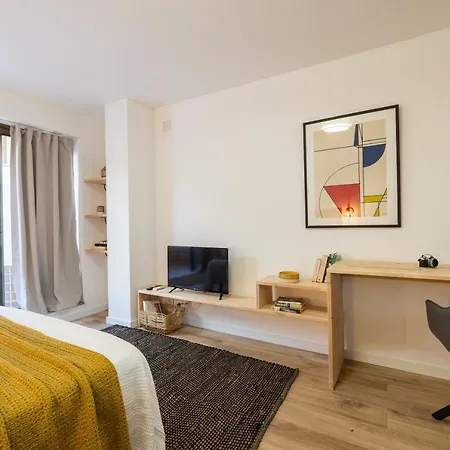 Florit Flats - The Apolo Loft Apartment