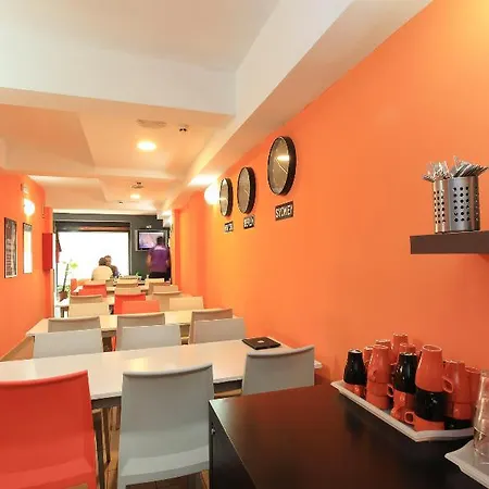 Room00 بيت شباب فالنسيا