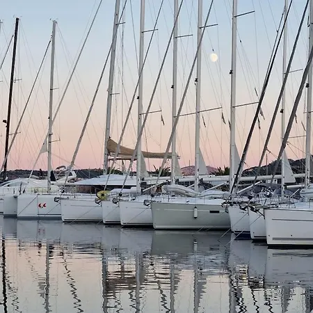 Velero Monia Botel Valencia
