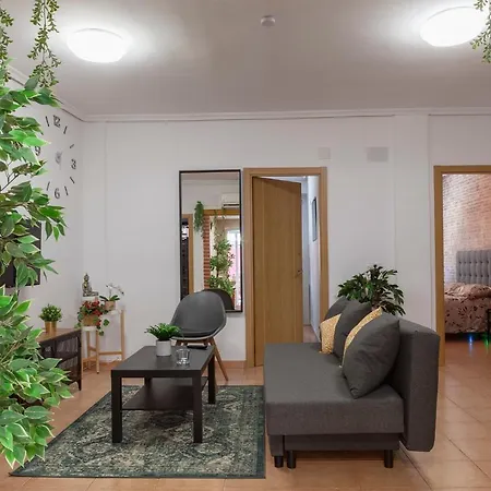 Artsy Large Getaway - 2 Bedroom W Huge Patio - Great For Families And Digital Nomads * Валенсия