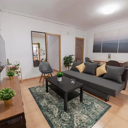 Апартаменты Artsy Large Getaway - 2 Bedroom W Huge Patio - Great For Families And Digital Nomads Валенсия
