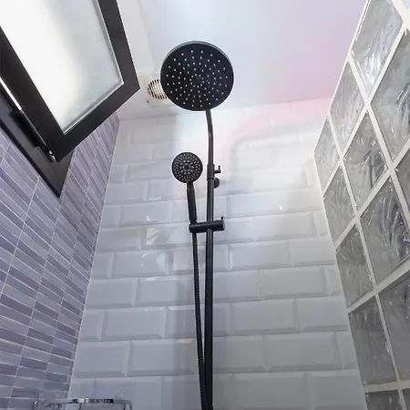 Artsy Large Getaway - 2 Bedroom W Huge Patio - Great For Families And Digital Nomads Валенсия