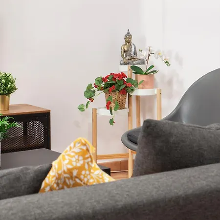 Artsy Large Getaway - 2 Bedroom W Huge Patio - Great For Families And Digital Nomads * Валенсия