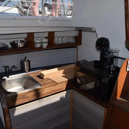 Velero En Puerto De - E&m Boats *