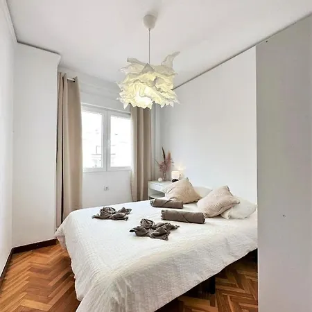 Your Sunny & Spacious Portview Apartment *