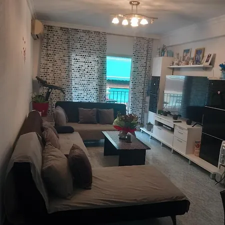 Pequena En Piso Compartido Con 2 Adultos * Валенсия