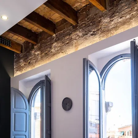 Spacious Penthouse With Massive Terrace Lägenhet