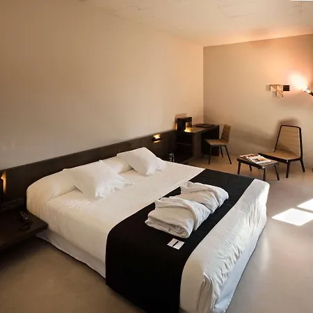 Caro 5* Valence