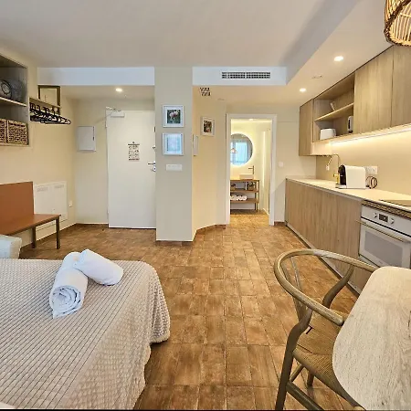 Apartman Ciencias Q *