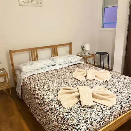 Peres I Valero En Piso Compartido *