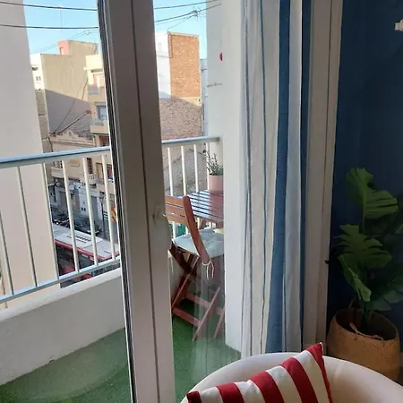 Nautico Junto A La Playa Malvarrosa