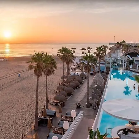Noche Insolita En Yate De 16m A 2 Minutos De La Playa Valencia