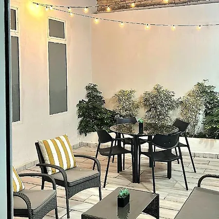 아파트 New! Renovated, Centrally Located, Private Entrance, Terrace 발렌시아
