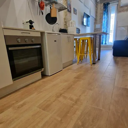 Loft Independiente Con Piscina Compartida En Centro De Valencia