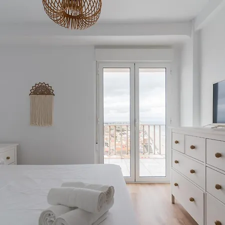 Ocean's Whisper: Les Palmeres Seaview Sanctuary Valencia