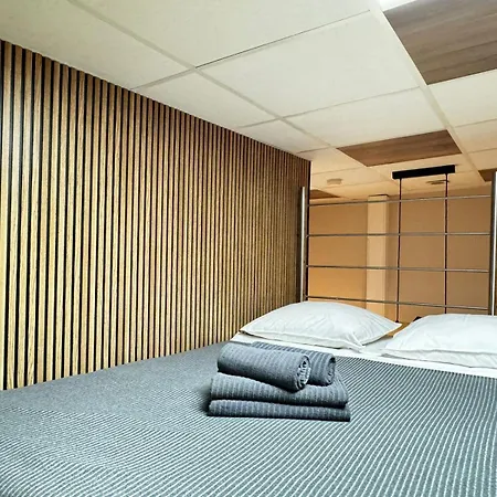 Apartament Lliri 7 *