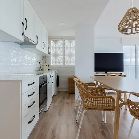 Apartment Ocean's Whisper: Les Palmeres Seaview Sanctuary *