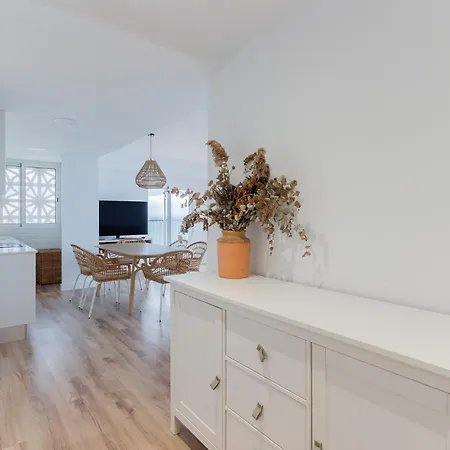 Apartment Ocean's Whisper: Les Palmeres Seaview Sanctuary *