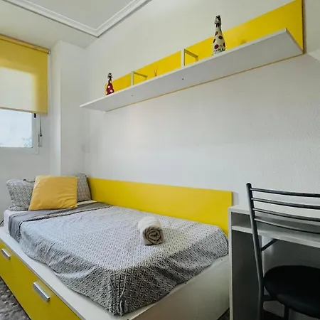 ホームステイ Apartamento Compartido Con Vista Al Puerto