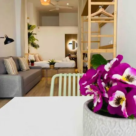 & Cozy Flat Close The Valencia