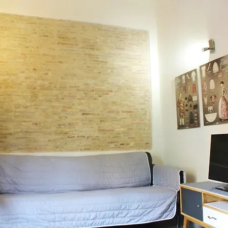 Reformado Cerca De La Plaza Redonda