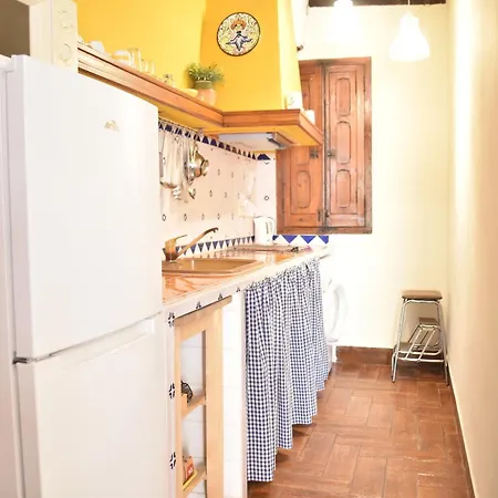 Cerca De La Plaza Redonda *