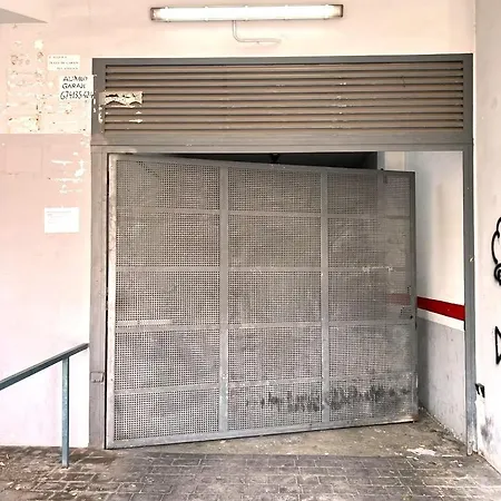 Esmeralda With Free Private Underground Parking Apartment *