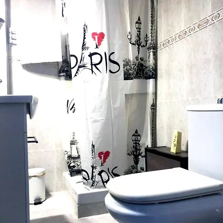 Apartment 3 Bedrooms With Wifi At 5 Km Away From The *