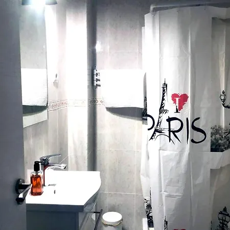 Apartment 3 Bedrooms With Wifi At 5 Km Away From The