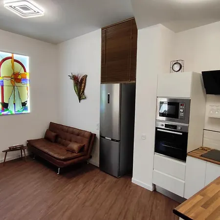 Reina Apartman *