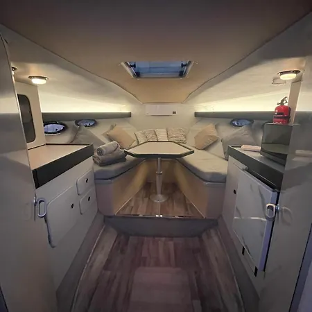 Alojamiento En Barco Voralamar Botel *