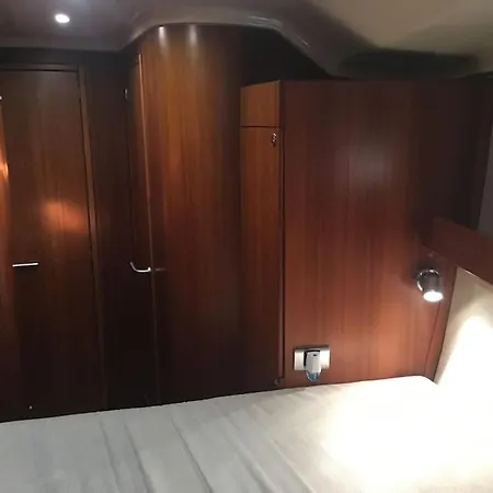 Velero Lujo, 4 Camarotes, 3 Banos, Marina