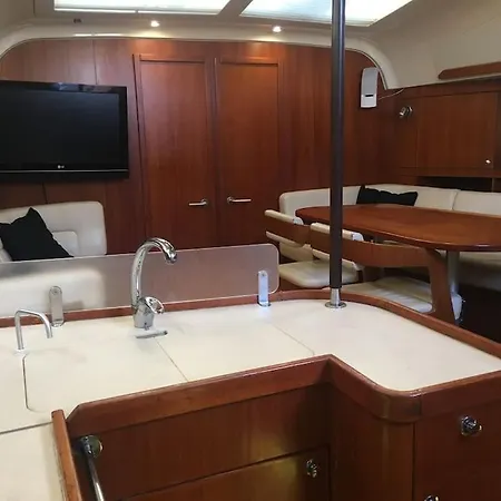 Botel Velero Lujo, 4 Camarotes, 3 Banos, Marina *