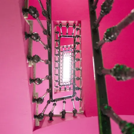 بيت شباب Room00 *