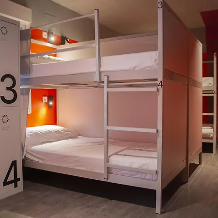 Hostel Room00 *