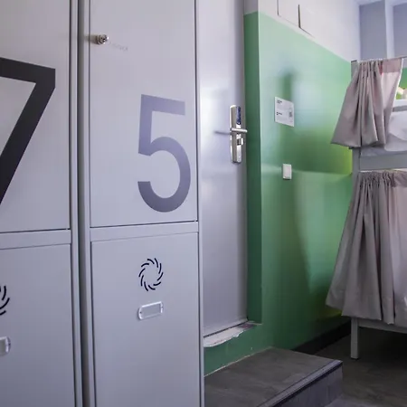 Hostel Room00 *