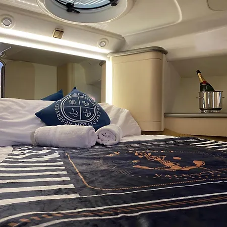 The Yacht Experience Hotel en barco *