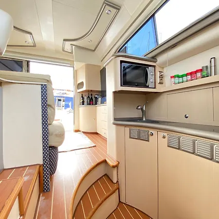 The Yacht Experience Hotel en barco *