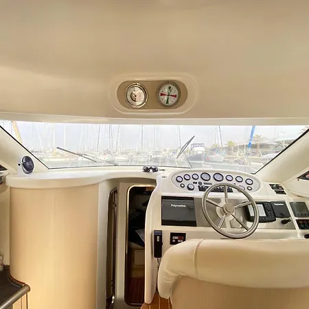 The Yacht Experience Hotel en barco Valencia