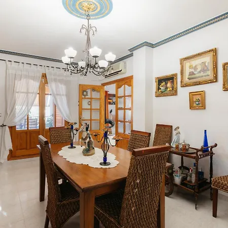 Chalet, Rodeada De Naturaleza Piscina A Doce Klm De Y 7 Del Aeropuerto Valencia