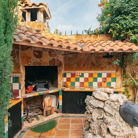 Chalet, Rodeada De Naturaleza Piscina A Doce Klm De Y 7 Del Aeropuerto Semesterbostad Valencia
