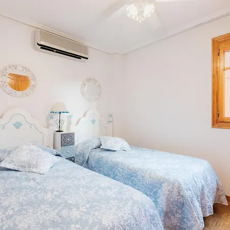 Semesterbostad Chalet, Rodeada De Naturaleza Piscina A Doce Klm De Y 7 Del Aeropuerto Valencia