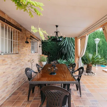 Chalet, Rodeada De Naturaleza Piscina A Doce Klm De Y 7 Del Aeropuerto Semesterbostad Valencia