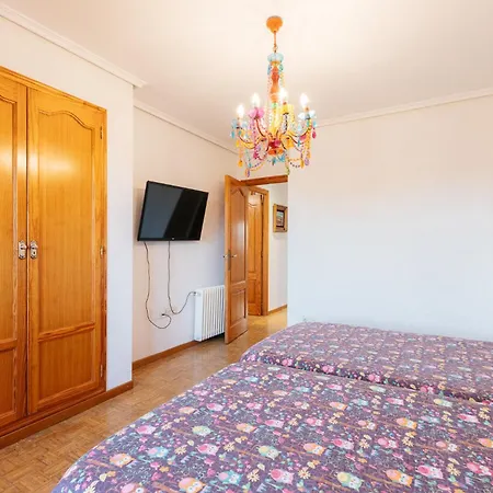 Chalet, Rodeada De Naturaleza Piscina A Doce Klm De Y 7 Del Aeropuerto