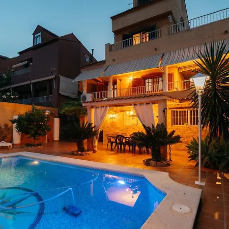 Chalet, Rodeada De Naturaleza Piscina A Doce Klm De Y 7 Del Aeropuerto Semesterbostad *