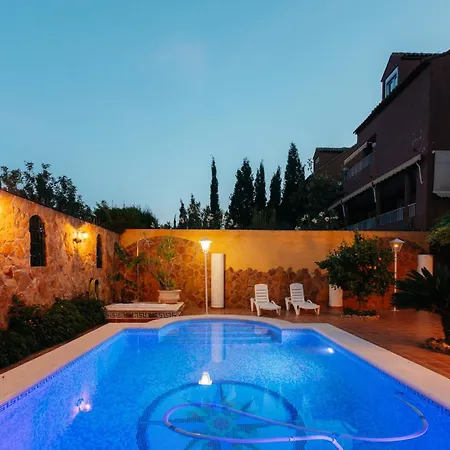 Chalet, Rodeada De Naturaleza Piscina A Doce Klm De Y 7 Del Aeropuerto Valencia