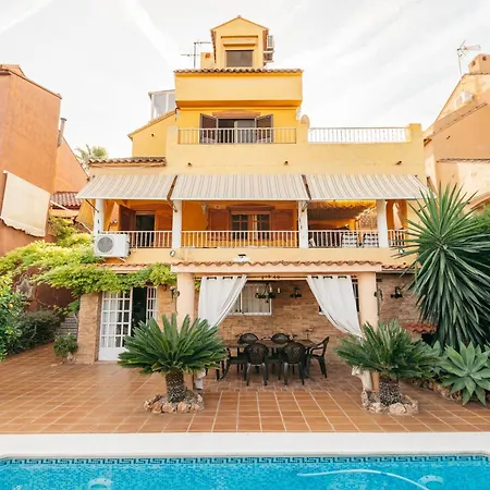 Chalet, Rodeada De Naturaleza Piscina A Doce Klm De Y 7 Del Aeropuerto *