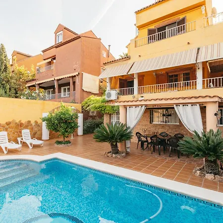 Chalet, Rodeada De Naturaleza Piscina A Doce Klm De Y 7 Del Aeropuerto Semesterbostad Valencia