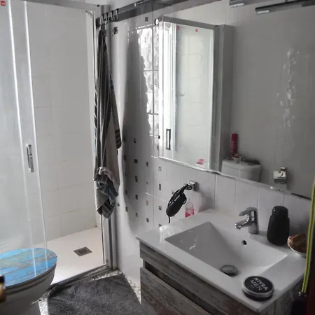 Großes Modernes Silber Für 2 Personen Und Katzenliebhaber Habitación en casa particular Valencia